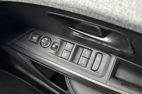 KW74FXD PEUGEOT 5008 1.2 HYBRID GT e-DSC6 Euro 6 (s/s) 5dr Thumbnail #43