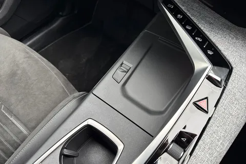 KW74FXD PEUGEOT 5008 1.2 HYBRID GT e-DSC6 Euro 6 (s/s) 5dr Thumbnail #59