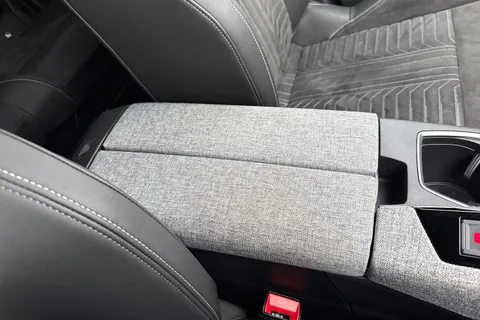 KW74FXD PEUGEOT 5008 1.2 HYBRID GT e-DSC6 Euro 6 (s/s) 5dr Thumbnail #61