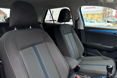 RK20WNT Volkswagen T-Roc 1.0 TSI Design Euro 6 (s/s) 5dr Thumbnail #24