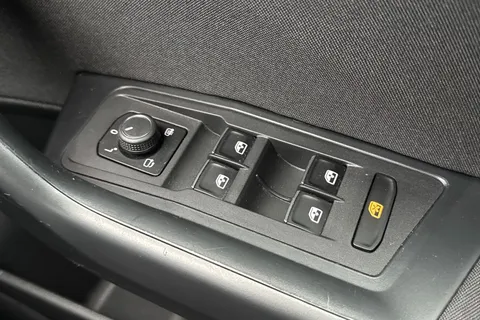 RK20WNT Volkswagen T-Roc 1.0 TSI Design Euro 6 (s/s) 5dr Thumbnail #25