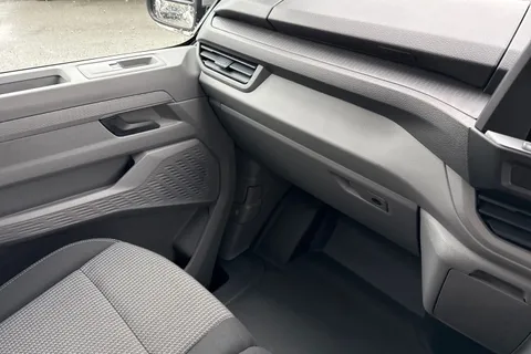 DE75GZZ Volkswagen Transporter 2.0 TDI 110 Commerce Pro Van Thumbnail #20