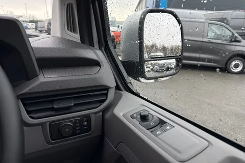 DE75GZZ Volkswagen Transporter 2.0 TDI 110 Commerce Pro Van Thumbnail #21