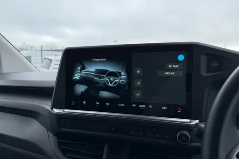 DE75GZZ Volkswagen Transporter 2.0 TDI 110 Commerce Pro Van Thumbnail #22