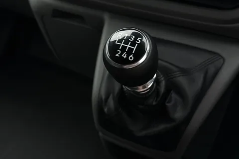 DE75GZZ Volkswagen Transporter 2.0 TDI 110 Commerce Pro Van Thumbnail #23