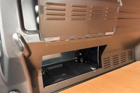 DE75GZZ Volkswagen Transporter 2.0 TDI 110 Commerce Pro Van Thumbnail #32