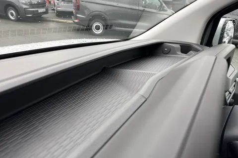 DE75GZZ Volkswagen Transporter 2.0 TDI 110 Commerce Pro Van Thumbnail #35