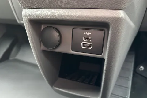 DE75GZZ Volkswagen Transporter 2.0 TDI 110 Commerce Pro Van Thumbnail #38