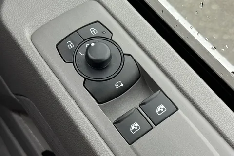 DE75GZZ Volkswagen Transporter 2.0 TDI 110 Commerce Pro Van Thumbnail #42