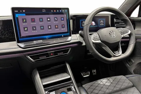 KO25OFV Volkswagen Tiguan 1.5 TSI 272 eHybrid R-Line 5dr DSG | Heated Seats | Rear Camera Thumbnail #2