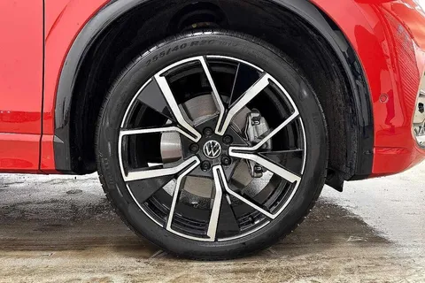 KO25OFV Volkswagen Tiguan 1.5 TSI 272 eHybrid R-Line 5dr DSG | Heated Seats | Rear Camera Thumbnail #6
