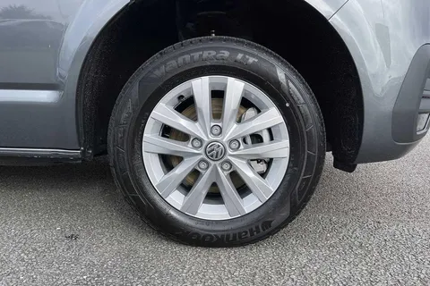 DG74YBR Volkswagen Transporter 2.0 TDI 110 Highline Van Thumbnail #5