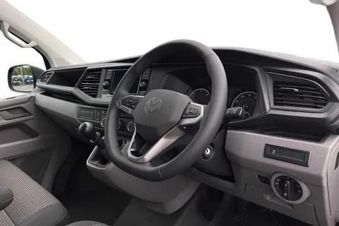 DG74YBR Volkswagen Transporter 2.0 TDI 110 Highline Van Thumbnail #6