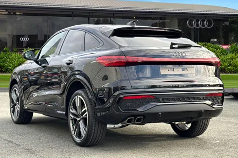  Audi Q5 2.0 TDI Edition 1 Sportback S Tronic quattro Euro 6 (s/s) 5dr Thumbnail #3