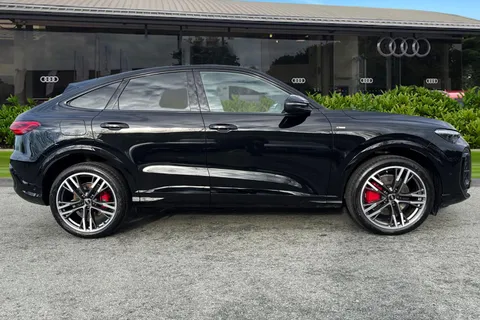  Audi Q5 2.0 TDI Edition 1 Sportback S Tronic quattro Euro 6 (s/s) 5dr Thumbnail #4