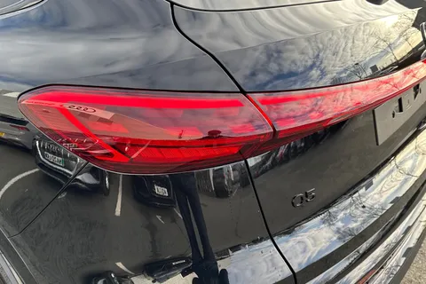  Audi Q5 2.0 TDI Edition 1 Sportback S Tronic quattro Euro 6 (s/s) 5dr Thumbnail #8