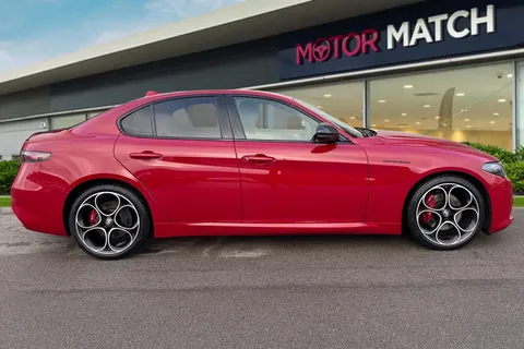 YW23OBN Alfa Romeo Giulia 2.0T Competizione Auto Euro 6 (s/s) 4dr Thumbnail #4