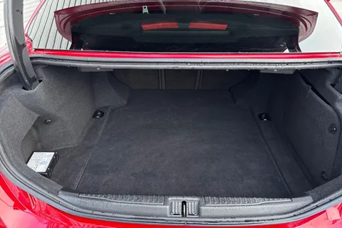 YW23OBN Alfa Romeo Giulia 2.0T Competizione Auto Euro 6 (s/s) 4dr Thumbnail #8