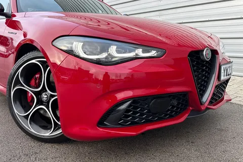 YW23OBN Alfa Romeo Giulia 2.0T Competizione Auto Euro 6 (s/s) 4dr Thumbnail #10