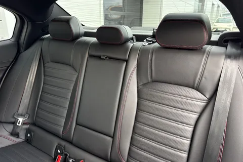 YW23OBN Alfa Romeo Giulia 2.0T Competizione Auto Euro 6 (s/s) 4dr Thumbnail #20