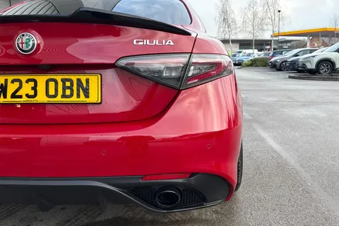 YW23OBN Alfa Romeo Giulia 2.0T Competizione Auto Euro 6 (s/s) 4dr Thumbnail #26