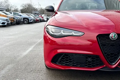 YW23OBN Alfa Romeo Giulia 2.0T Competizione Auto Euro 6 (s/s) 4dr Thumbnail #29