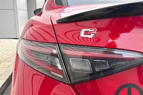 YW23OBN Alfa Romeo Giulia 2.0T Competizione Auto Euro 6 (s/s) 4dr Thumbnail #33