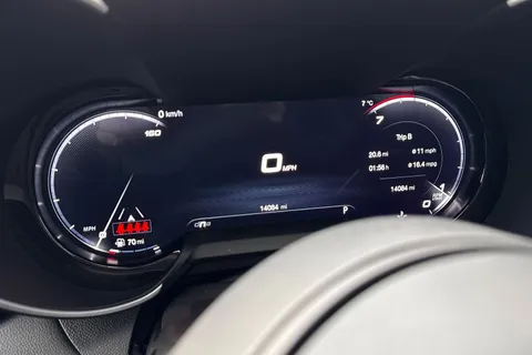 YW23OBN Alfa Romeo Giulia 2.0T Competizione Auto Euro 6 (s/s) 4dr Thumbnail #49