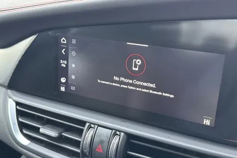 YW23OBN Alfa Romeo Giulia 2.0T Competizione Auto Euro 6 (s/s) 4dr Thumbnail #52