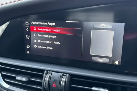 YW23OBN Alfa Romeo Giulia 2.0T Competizione Auto Euro 6 (s/s) 4dr Thumbnail #55