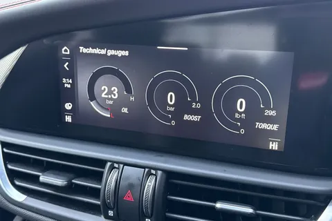 YW23OBN Alfa Romeo Giulia 2.0T Competizione Auto Euro 6 (s/s) 4dr Thumbnail #56