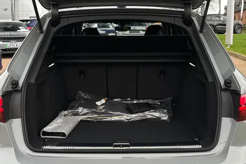 6 of 65 for Audi RS 4 RS 4 Avant edition 25 years 470 PS tiptronic