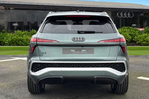  Audi Q3 2.0 TDI S line S Tronic Euro 6 (s/s) 5dr Thumbnail #5