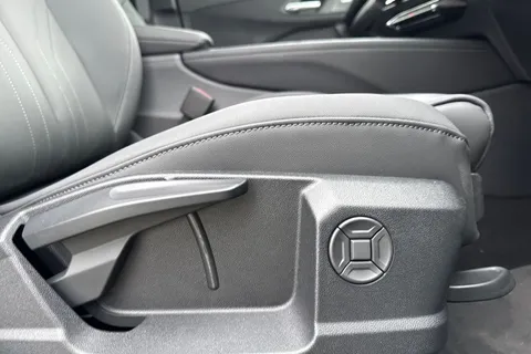  Audi Q3 2.0 TDI S line S Tronic Euro 6 (s/s) 5dr Thumbnail #45