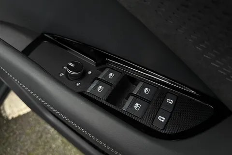  Audi Q3 2.0 TDI S line S Tronic Euro 6 (s/s) 5dr Thumbnail #49