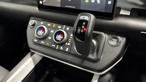 KT74AVZ Land Rover Defender 110 2.0 P300e X-Dynamic HSE 5dr Thumbnail #14