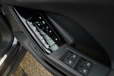 KS74VLP Audi Q6 E-Tron 100kWh Sport Auto quattro 5dr Thumbnail #17