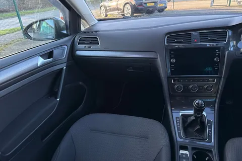 PF69VVK Volkswagen Golf 1.5 TSI EVO Match Edition Euro 6 (s/s) 5dr Thumbnail #21