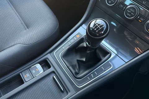 PF69VVK Volkswagen Golf 1.5 TSI EVO Match Edition Euro 6 (s/s) 5dr Thumbnail #24