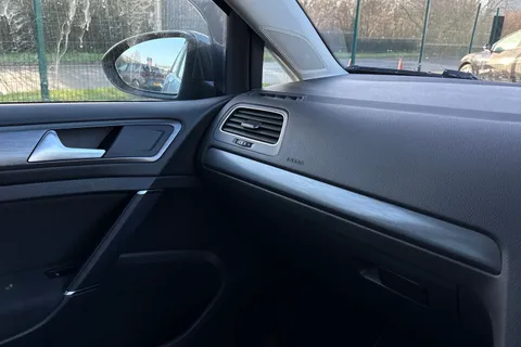 PF69VVK Volkswagen Golf 1.5 TSI EVO Match Edition Euro 6 (s/s) 5dr Thumbnail #37