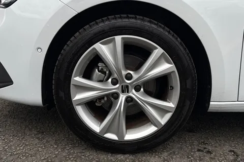 FV25DBY SEAT Leon 1.5 eTSI MHEV FR DSG Euro 6 (s/s) 5dr Thumbnail #11