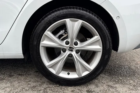 FV25DBY SEAT Leon 1.5 eTSI MHEV FR DSG Euro 6 (s/s) 5dr Thumbnail #12