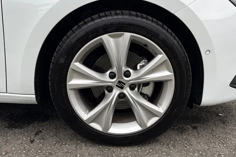 FV25DBY SEAT Leon 1.5 eTSI MHEV FR DSG Euro 6 (s/s) 5dr Thumbnail #14