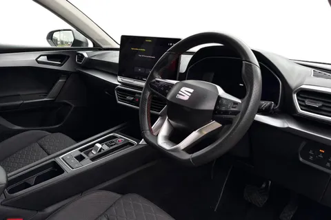 FV25DBY SEAT Leon 1.5 eTSI MHEV FR DSG Euro 6 (s/s) 5dr Thumbnail #15