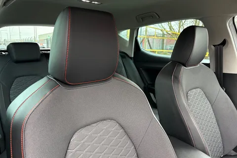 FV25DBY SEAT Leon 1.5 eTSI MHEV FR DSG Euro 6 (s/s) 5dr Thumbnail #25