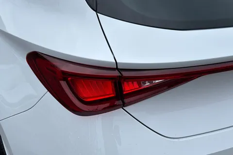 FV25DBY SEAT Leon 1.5 eTSI MHEV FR DSG Euro 6 (s/s) 5dr Thumbnail #29