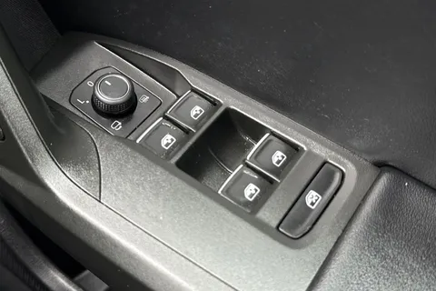 FV25DBY SEAT Leon 1.5 eTSI MHEV FR DSG Euro 6 (s/s) 5dr Thumbnail #34