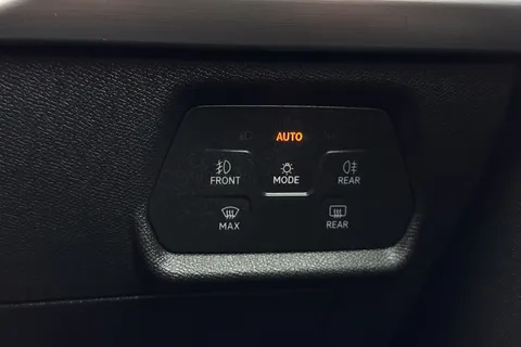 FV25DBY SEAT Leon 1.5 eTSI MHEV FR DSG Euro 6 (s/s) 5dr Thumbnail #35