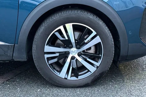 GV72LFX PEUGEOT 3008 1.6 Hybrid4 300 GT Line 5dr e-EAT8 Thumbnail #13