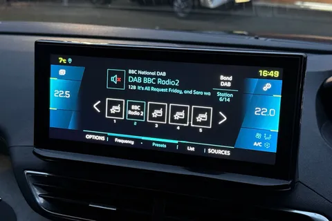 GV72LFX PEUGEOT 3008 1.6 Hybrid4 300 GT Line 5dr e-EAT8 Thumbnail #21